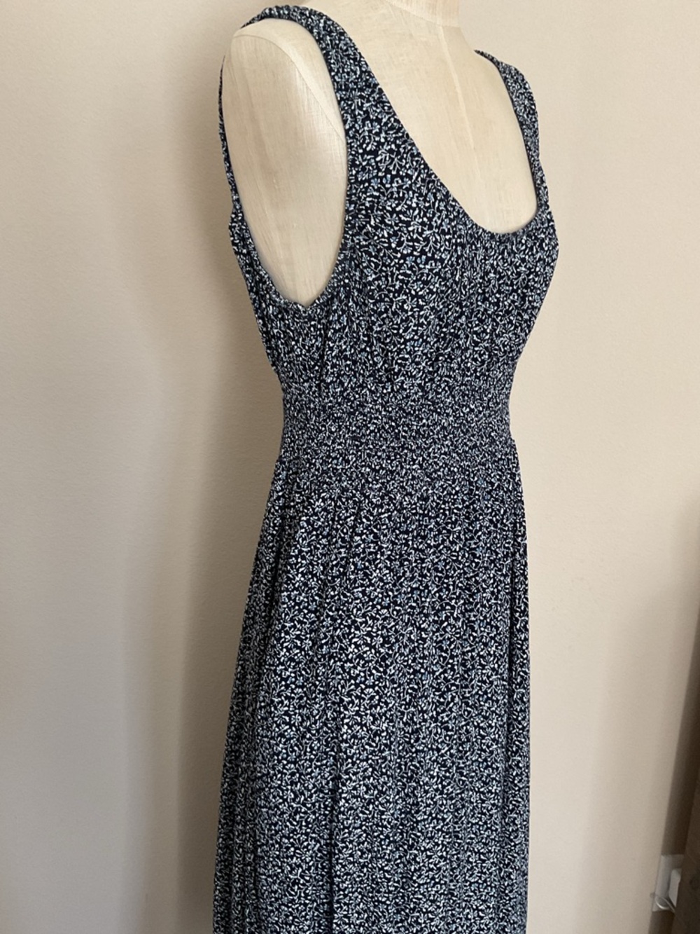 Faherty Navy Floral Smocked 100% viscose fabric Maxi Dress. Size Large.